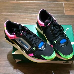 Puma woman tennis shoes